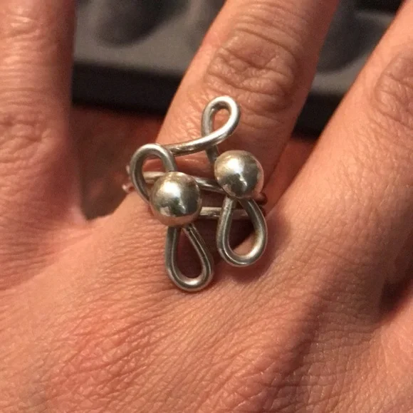 Unique sterling silver ring size 8 - Picture 5 of 12